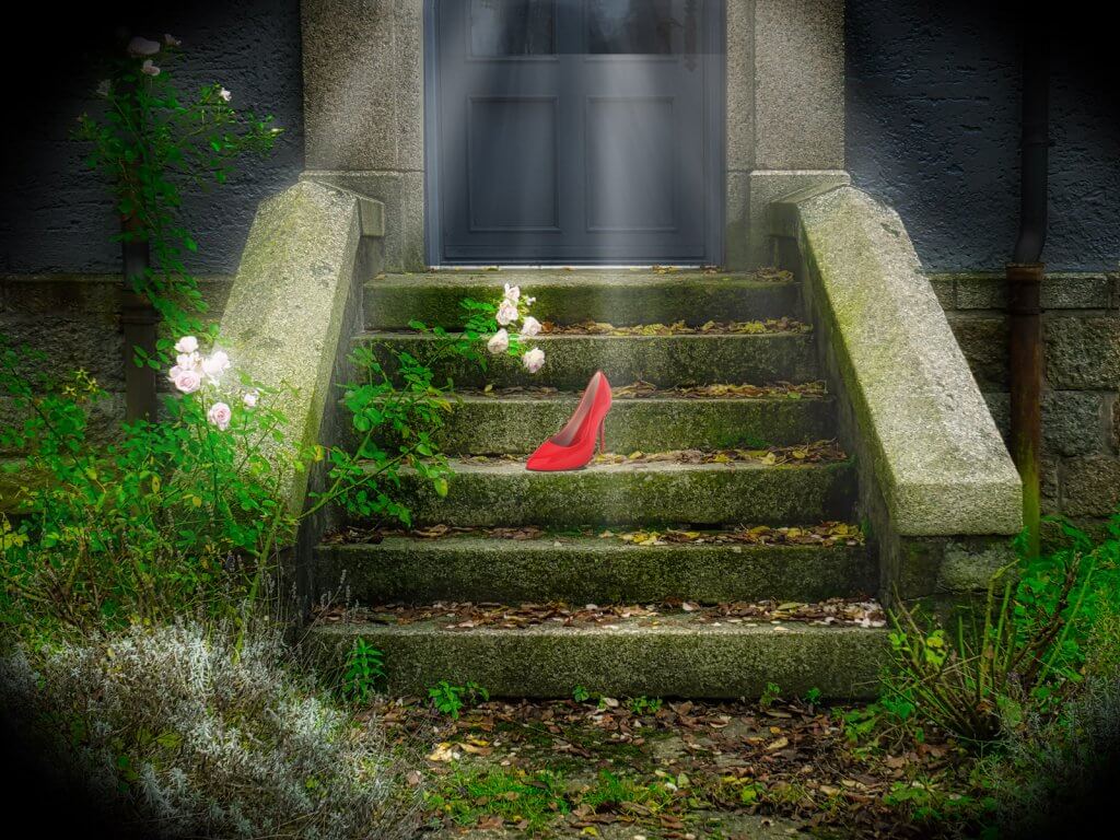 Fotografie und Composing / Bildbearbeitung mittels composing entstand das Motiv Treppe mit rotem Frauenschuh