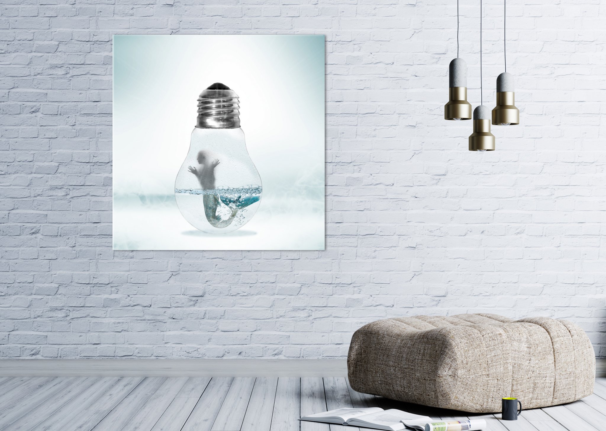 Kreative Bildbearbeitung Composing Artwork zeigt eine Meerjungfrau in einer Glühbirne gefangen im Wohnbeispiel.