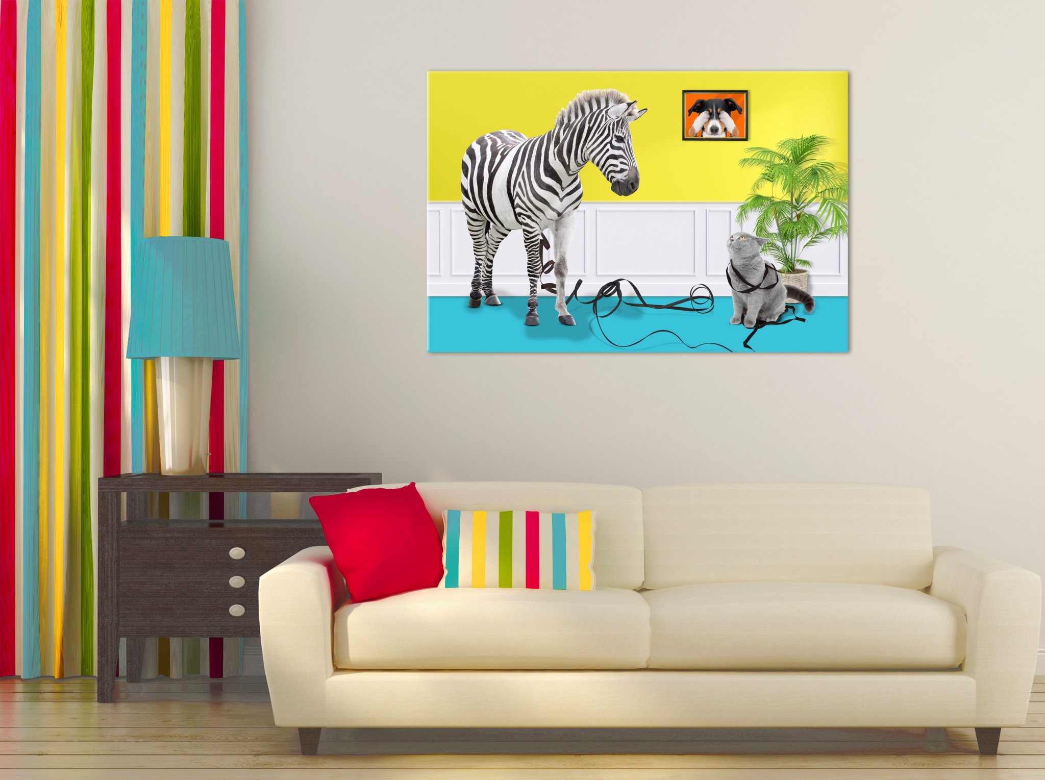 Kreative Bildbearbeitung Composing Artwork zeigt eine Katze die beim Spielen einem Zebra die schwarzen Streifen abwickelt im Wohnbeispiel.