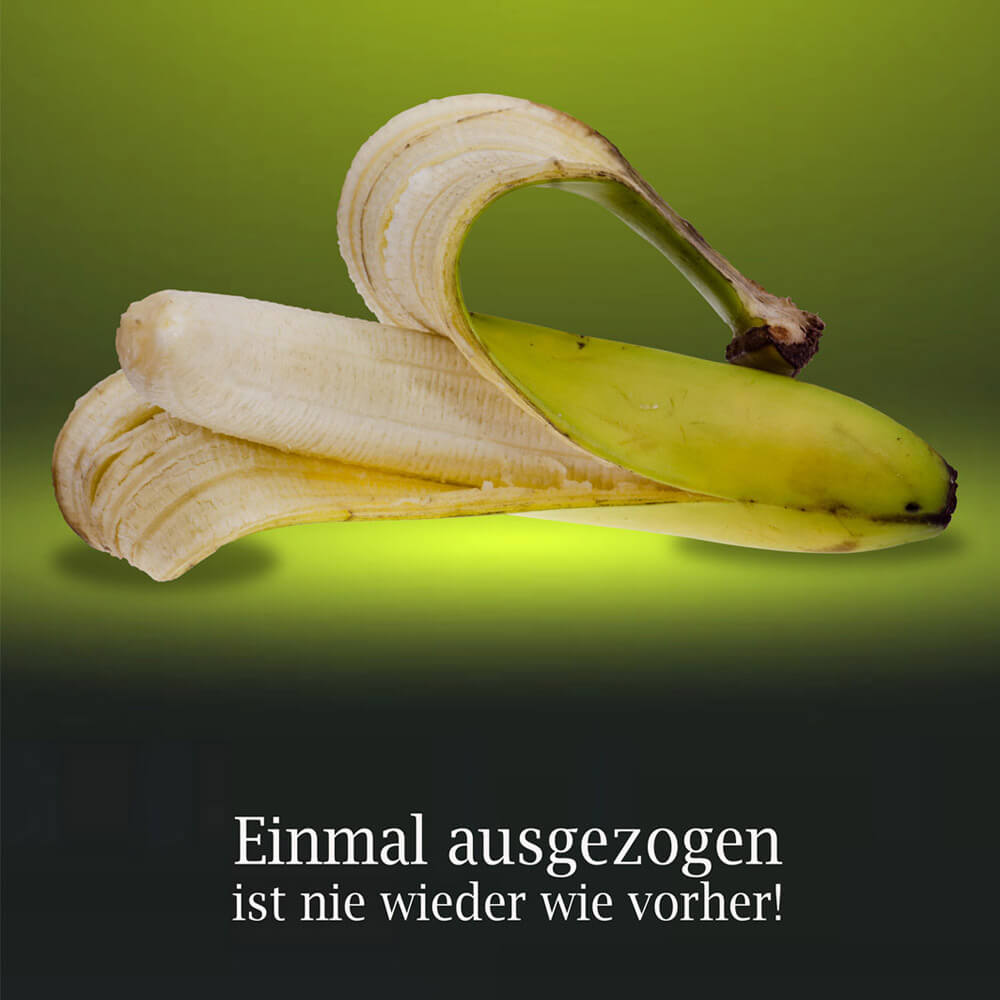 Poster-Bild einer halb abgeschälten Banane mittels Bildbearbeitung und Bild-Composing in den Bilderwelten